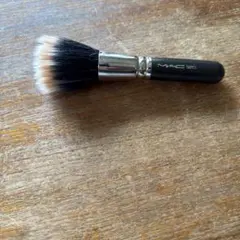MAC 187SH Japan マックコスメティクス　フェイスブラシのサムネイル