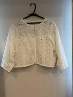 綿総刺繍本体➕襟ぐり➕前立て➕裾の4種類の生地ボレロブラウス