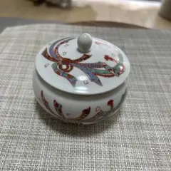 有田焼　錦松梅　有田西峰作　蓋つき煮物椀 磁器製 リボン柄のサムネイル