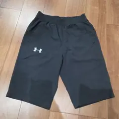 UNDER ARMOUR ブラックハーフパンツ MD