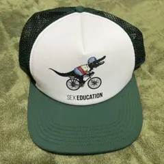 Lacoste x Netflix セックスエデュケーション　キャップのサムネイル
