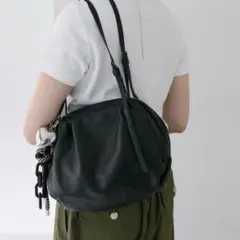 専用)中古　イアパピヨネ　コロンボストン　黒 レザー ショルダーバッグ　傷みあり 専用)中古 イアパピヨネ コロンボストン 黒 レザー ショルダー