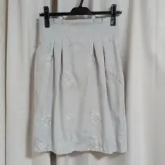 Noela 刺繍花柄 タイトスカート