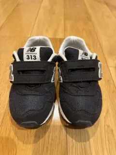 New Balance 313 黒 キッズスニーカー