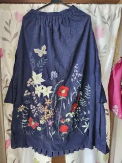 スカラー　花柄刺繍 ネイビー プリーツスカート