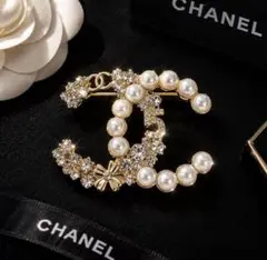 CHANEL ダブルC ラインストーン ロゴペンダント付きブローチ - メルカリ