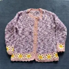 花モチーフの紫とピンクのカーディガン