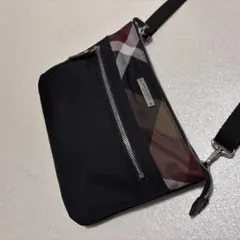 【美品】ブラックレーベル・クレストブリッジ サコッシュ チェック柄 ナイロン 黒