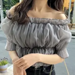新品　未使用　GRL シアーギャザーショート丈ブラウス 大人可愛い