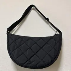 ■美品■ユニクロ■ラウンドショルダー　半月■