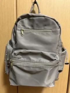 グレー ナイロンリュック　ポケット複数