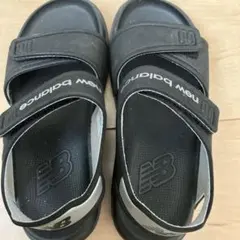 New Balance 子供サンダル 黒