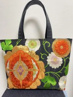 黒地高級袋帯リメイク　ハンドメイドショルダートートバッグ　花蝶文様　大容量サイズ