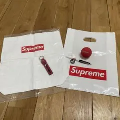 Supreme 水筒 ライト キーホルダー - メルカリ