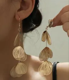 ゴールドピアス　大ぶり　花　ウェディング　結婚式