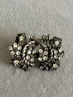 アンティーク風　花モチーフ クリスタル イヤリング