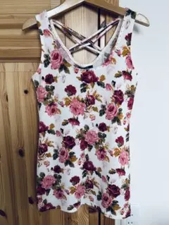 one way ワンウェイ 花柄 タンクトップ クロスストラップ　夏服のサムネイル