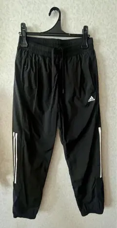 adidas ブラックパンツ サイドストライプ