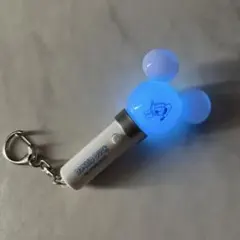 ディズニーストア　シークレットペンライトキーチェーン　ドナルド　水色　ブルー