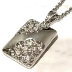 ネックレス　ラインストーン　ペンダント付　アクセサリー　ジュエリー　レディース