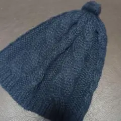 ダークブルー ニット帽 ポンポン付き