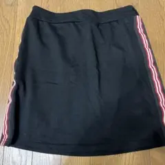 SPINNS 黒スカート