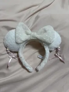 ディズニーカチューシャ ミニー イヤリング 白