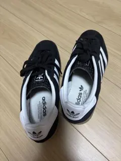 adidas GAZELLE ブラック スニーカー 25.0のサムネイル