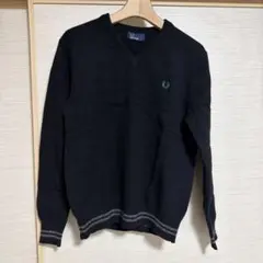 美品 FRED PERRY ウール100% Vネックニット 黒