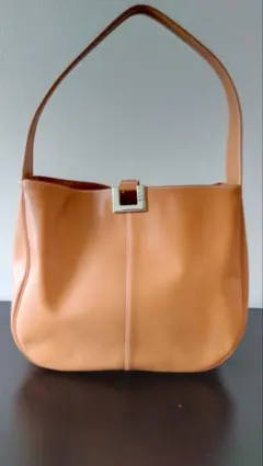美品 ELLE ショルダーバッグ キャメル レザーのサムネイル