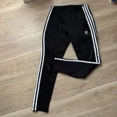 adidas ブラック ジョガーパンツ 3本ライン