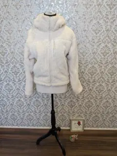 ホワイト フリースジャケット フード付き
