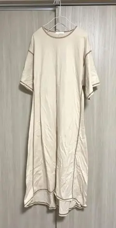 フーズフーチコ　配色ステッチTシャツワンピース　ライトベージュ