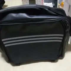 アディダスエナメルバッグ