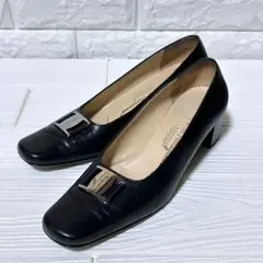 Salvatore Ferragamo フェラガモ パンプス ブラック 7.5Bのサムネイル
