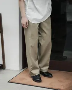 COMOLI - コットンチノオーバーパンツのサムネイル