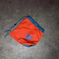 adidas ドローストリングバッグ オレンジ/青