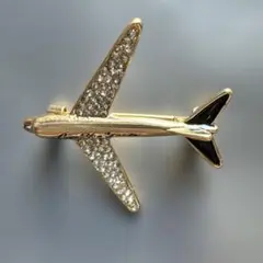 飛行機型ブローチ ゴールドベース　きらきらストーン装飾