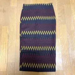 【ZARA】スリット入り総柄タイトスカート　黒　赤黄　ブラック　レッド　イエロー