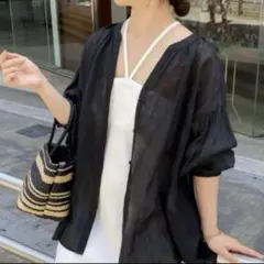 美品✨COLLAGE シアーラミー2WAYギャザーブラウス リネン100%黒のサムネイル