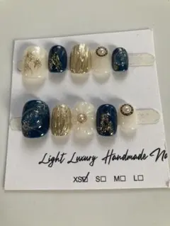 ロイヤルネイビーゴールドのニュアンスネイル　　3Ｄフラワーとミラーの輝き