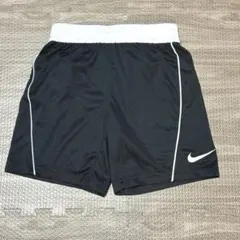 Nike 黒 ショートパンツ レディース　S