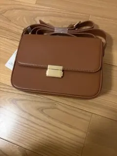 ブラウン フラップショルダーバッグ　gu