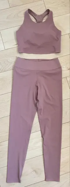 ユニクロ ヨガタンクトップMサイズ＆レギンスSサイズ