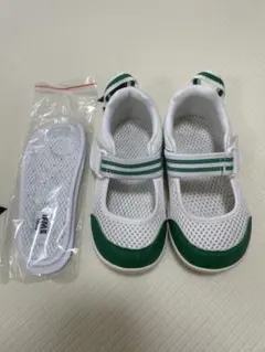 ホワイト/グリーン 上履きシューズ　新品の中敷付き　16.5㎝
