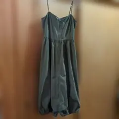 GU オリーブグリーン 　フロントジップバブルヘムワンピース