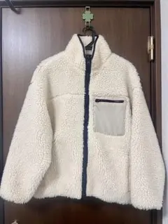 クリーム色 フリースジャケット