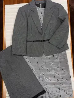 レディースフォーマルスーツとワンピース3点セット・コサージュ付　サイズ19ABR