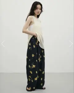 新品未開封☆ALEXIA STAM フラワー柄リネンパンツ ベージュM - メルカリ