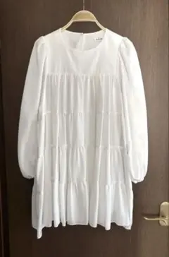 美品　&lottie ホワイト 長袖 ティアードワンピース F